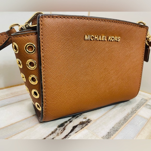 Michael Kors Tan Crossbody Bag with Gold Accents - Picture 9 of 13